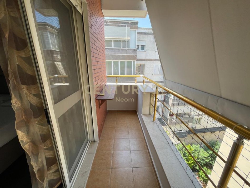 Tirane, jepet me qera apartament 2+1 , 