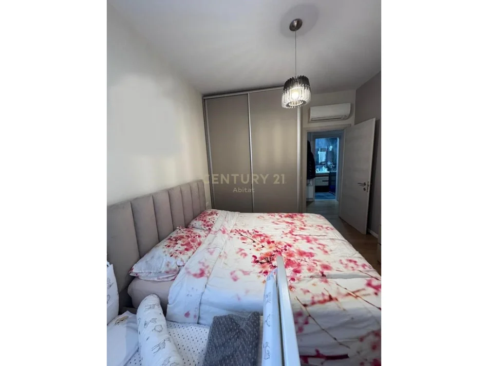 Tirane, shitet apartament 2+1+Ballkon Kati 5, 84 m² (Kompleksi Kika)