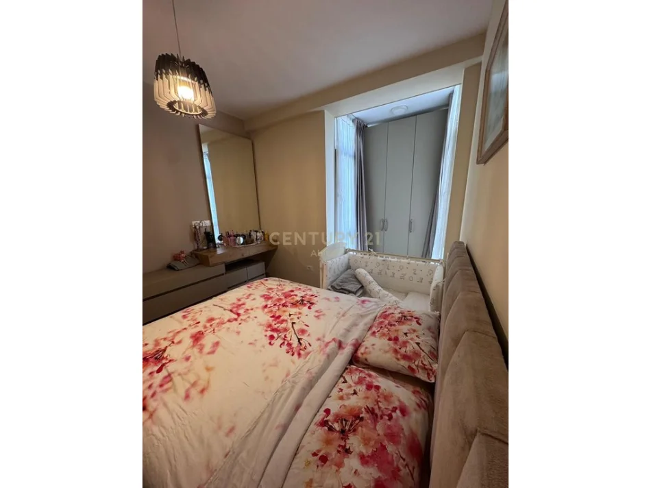 Tirane, shitet apartament 2+1+Ballkon Kati 5, 84 m² (Kompleksi Kika)