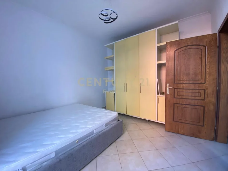 Tirane, jepet me qera apartament 2+1 Kati 3, 94 m² 500 € (VilacL)