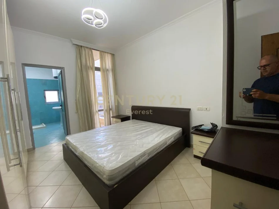 Tirane, jepet me qera apartament 2+1 Kati 3, 94 m² 500 € (VilacL)