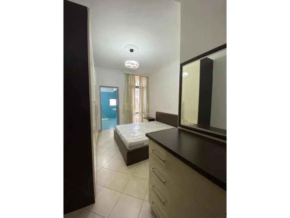Tirane, jepet me qera apartament 2+1 Kati 3, 94 m² 500 € (VilacL)