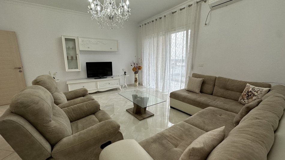 Apartament 220m2 me QIRA 500 €, 3+1+2 - QTU, PERSON FIZIK