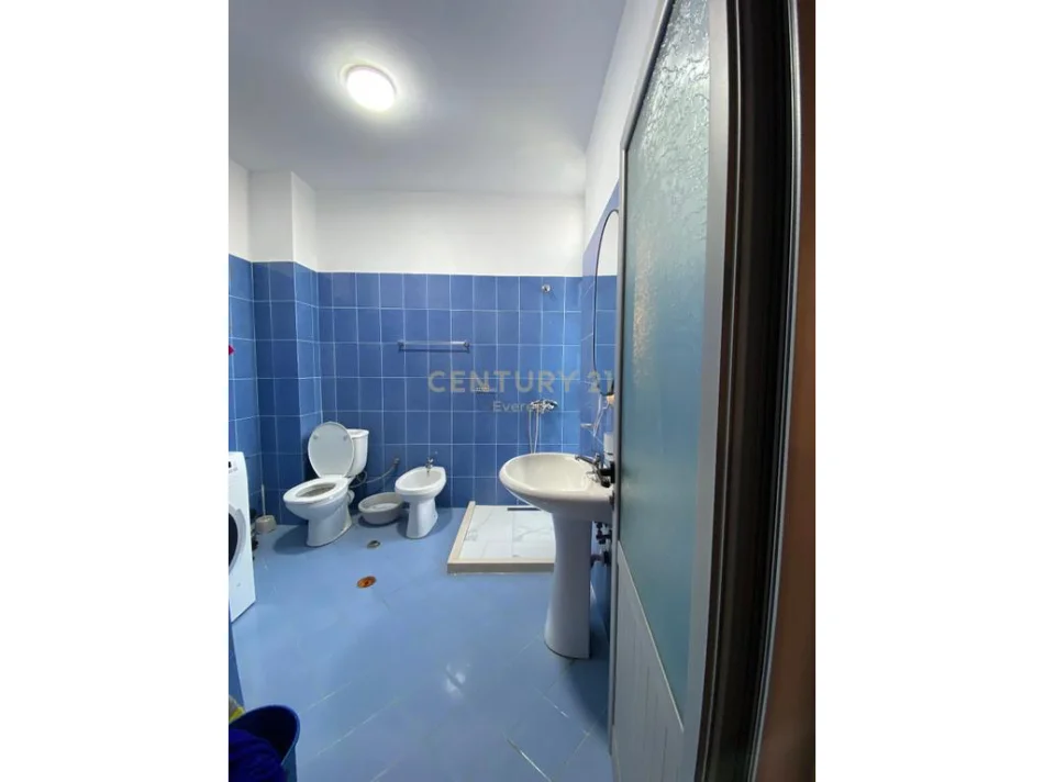 Tirane, jepet me qera apartament 2+1 Kati 3, 94 m² 500 € (VilacL)