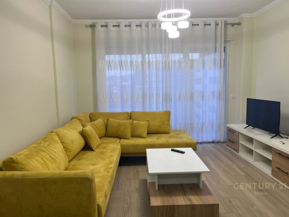 Tirane, jepet me qera apartament 1+1+Aneks+Ballkon Kati 7, 87 m² 700 € 