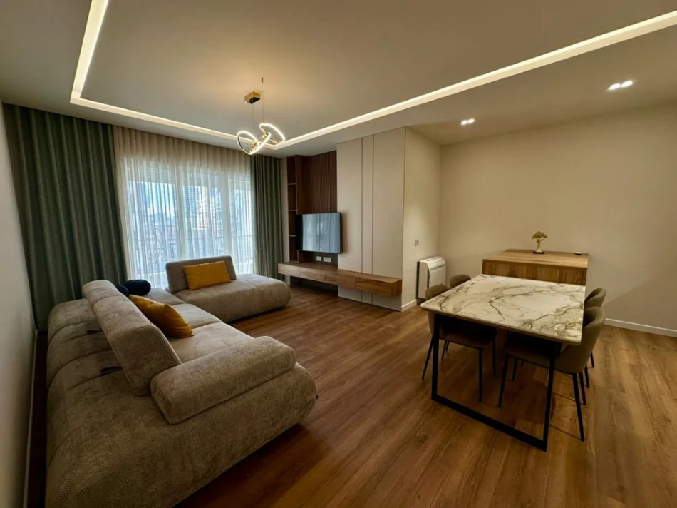 Tirane, jepet me qera 1+1 Kati 4, 80 m² 1.000 € (Pazari Ri)