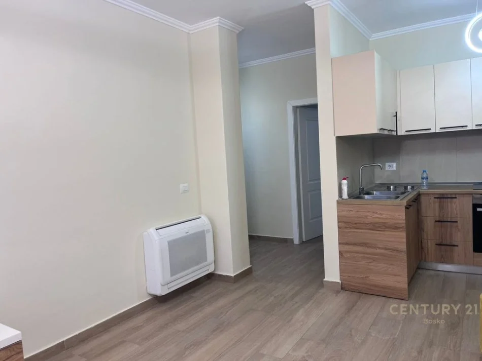 Tirane, jepet me qera apartament 1+1+Aneks+Ballkon Kati 7, 87 m² 700 € 