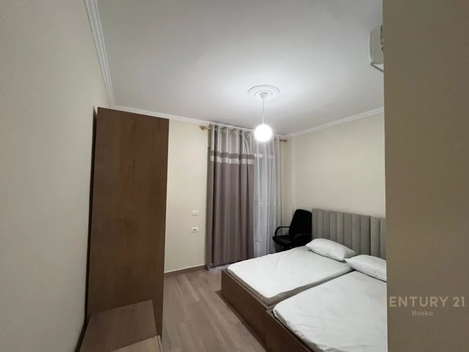 Tirane, jepet me qera apartament 1+1+Aneks+Ballkon Kati 7, 87 m² 700 € 