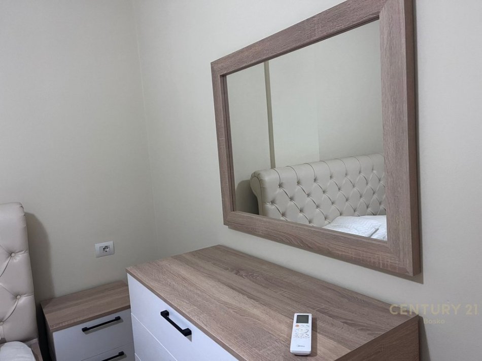 Tirane, jepet me qera apartament 1+1+Aneks+Ballkon Kati 7, 87 m² 700 € 