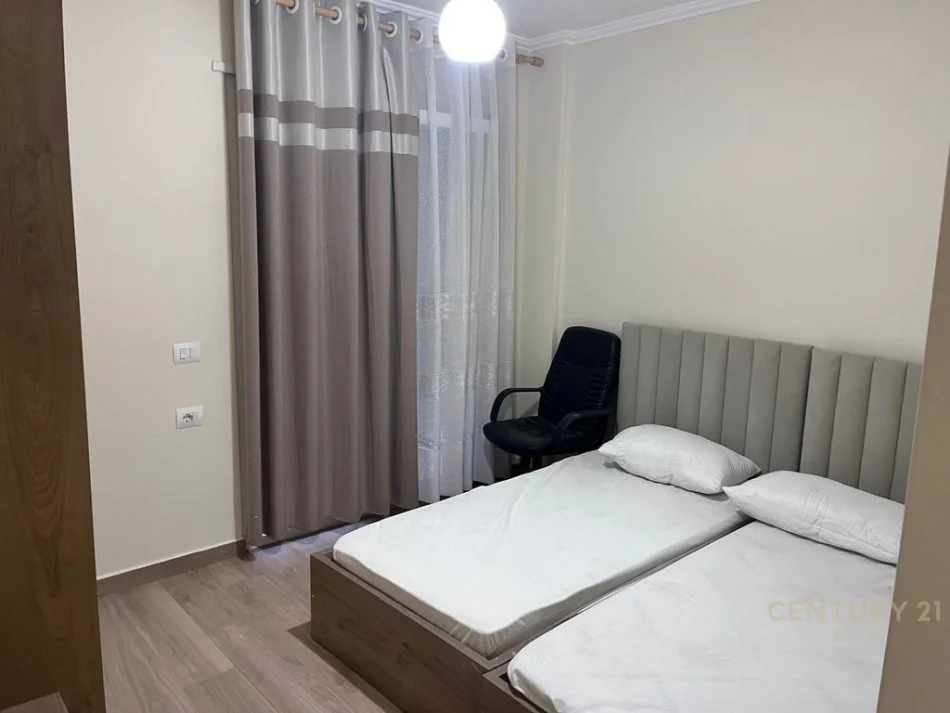 Tirane, jepet me qera apartament 1+1+Aneks+Ballkon Kati 7, 87 m² 700 € 