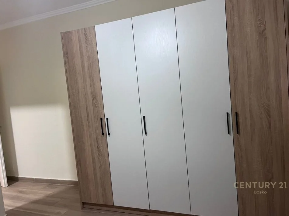 Tirane, jepet me qera apartament 1+1+Aneks+Ballkon Kati 7, 87 m² 700 € 
