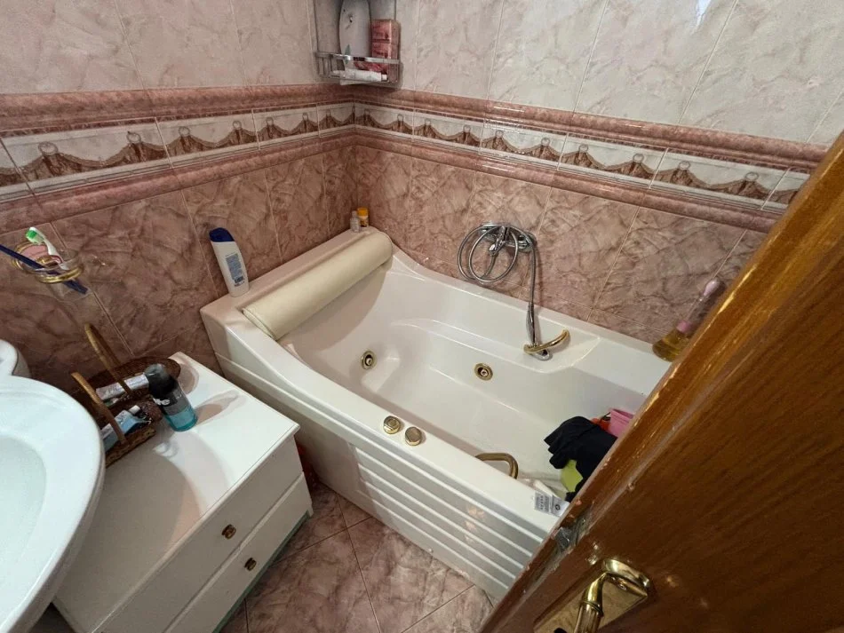 Tirane, shitet apartament 2+1+Aneks+Ballkon Kati 6, 130 m² (Rruga e Kavajes)