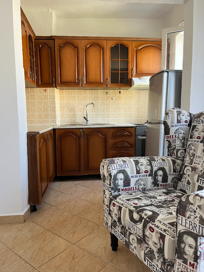 Tirane, jepet me qera apartament 1+1 Kati 4, 55 m² 400 € (Xhamlliku , Oxhaku)