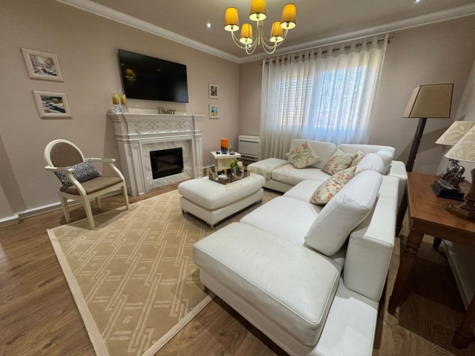 Tirane, jepet me qera apartament 2+1+Aneks+Ballkon Kati 6, 109 m² 1.400 € 