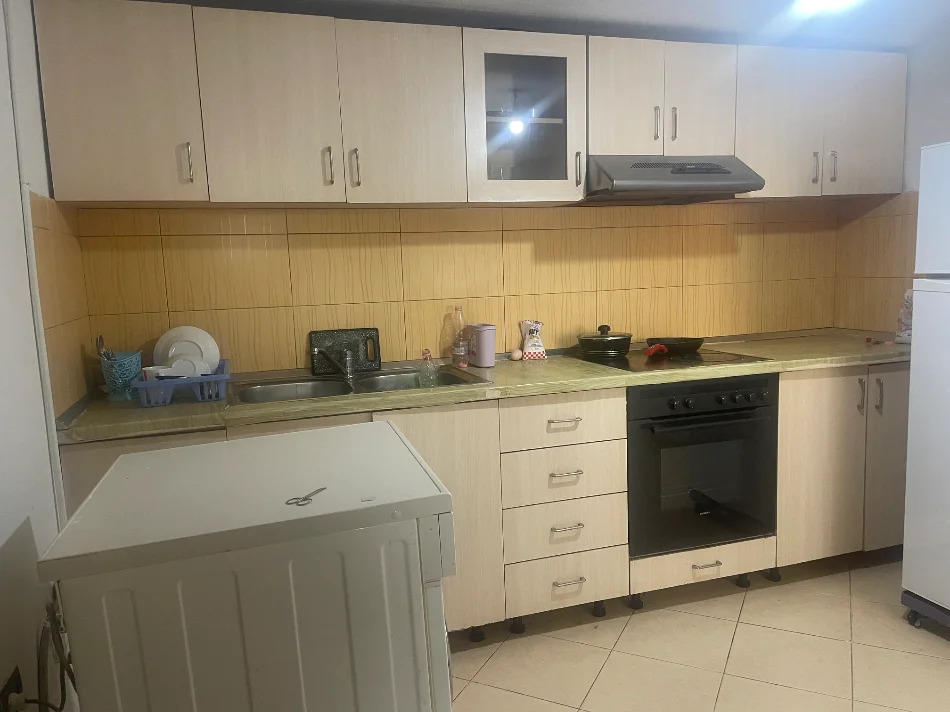Tirane, ndarje qeraje shtepi 1+1 , 35 m² 200 € (Bajram Allaraj)