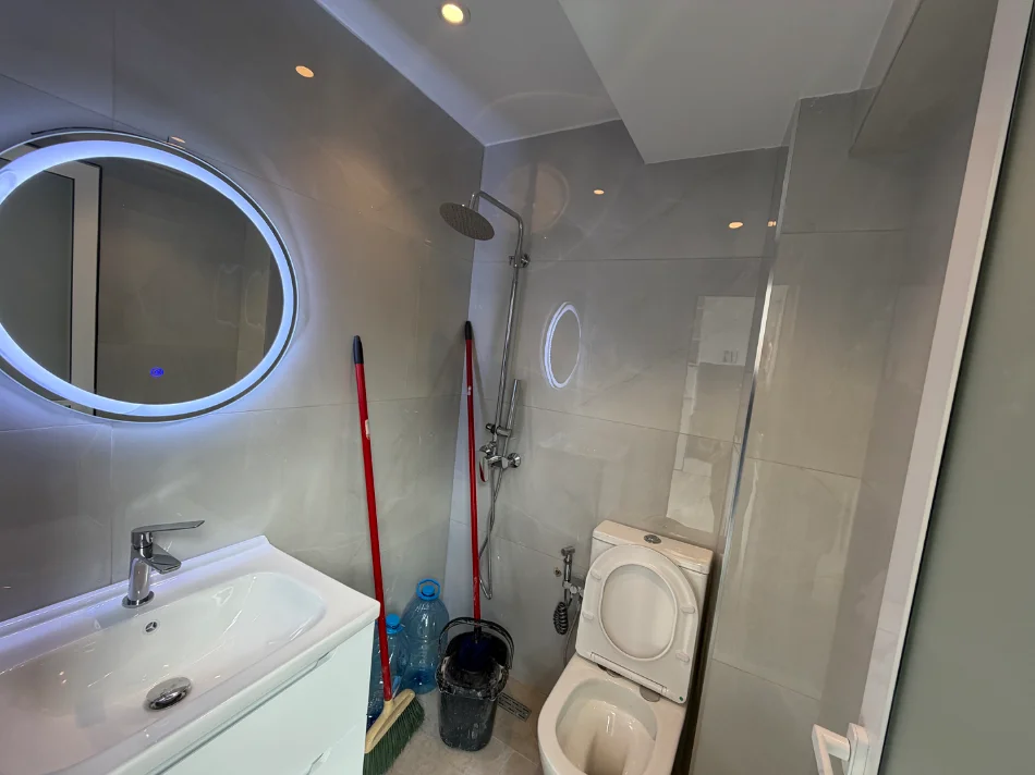 Tirane, shitet 1+1 Kati 2, (RRUGA FERIT XHAJKO)