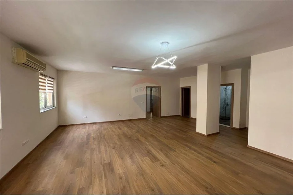 Tirane, jepet me qera zyre Kati 2, 128 m² 750 € 