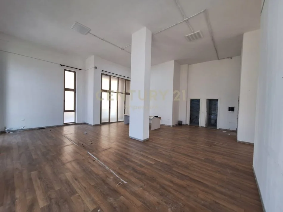 Tirane, shes ambjent biznesi Kati 1, 217 m² 450.000 € 