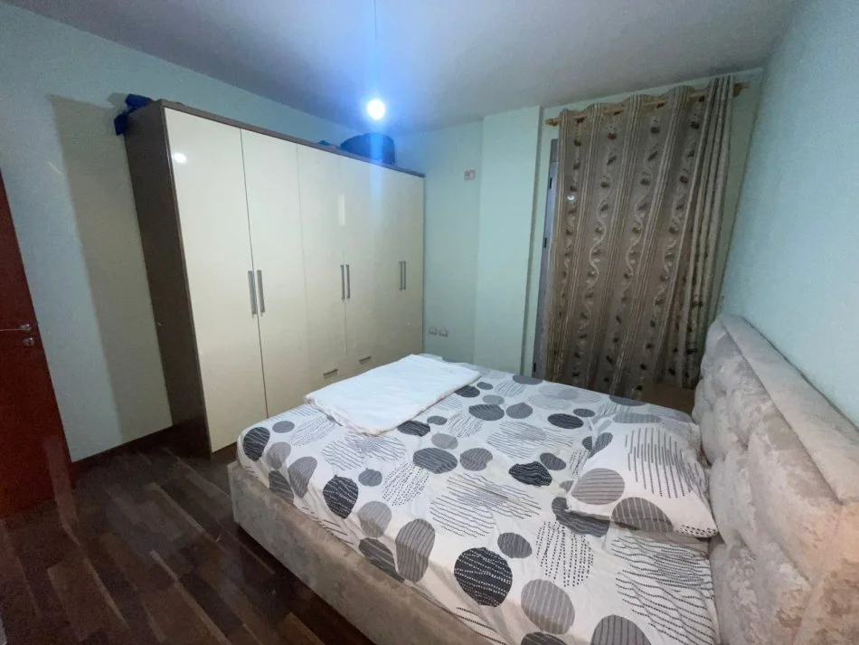 Tirane, jepet me qera apartament 1+1 Kati 3, 70 m² 450 € 