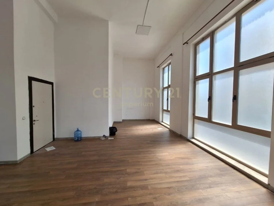 Tirane, shes ambjent biznesi Kati 1, 217 m² 450.000 € 