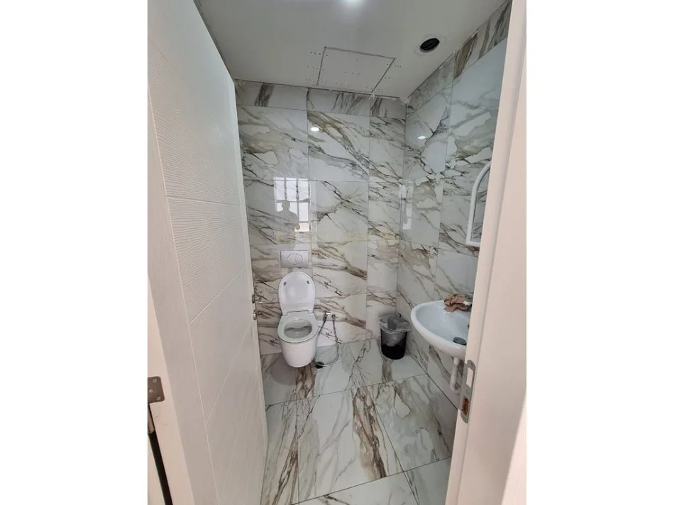 Tirane, shes ambjent biznesi Kati 1, 217 m² 450.000 € 