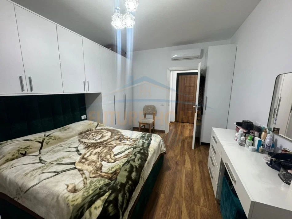 Tirane, shitet apartament 1+1+Ballkon , 79 m² 170.000 € (Rruga e dibres)