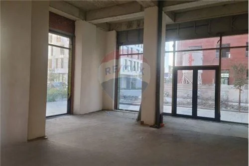 Tirane, jepet me qera ambjent biznesi Kati 0, 81 m² 1.000 € 