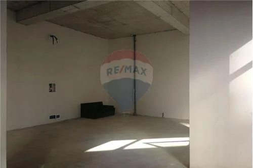 Tirane, jepet me qera ambjent biznesi Kati 0, 81 m² 1.000 € 