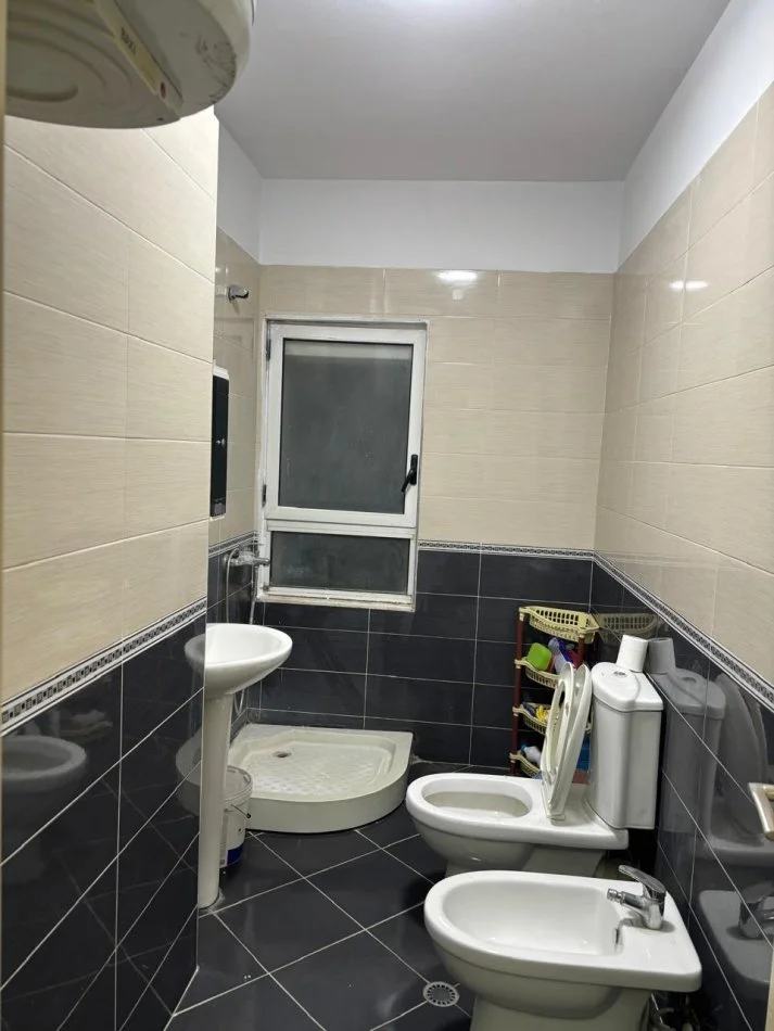 Tirane, jepet me qera apartament 1+1 Kati 5, 63 m² 480 € (Spitali Amerikan 2 prane Qsut)