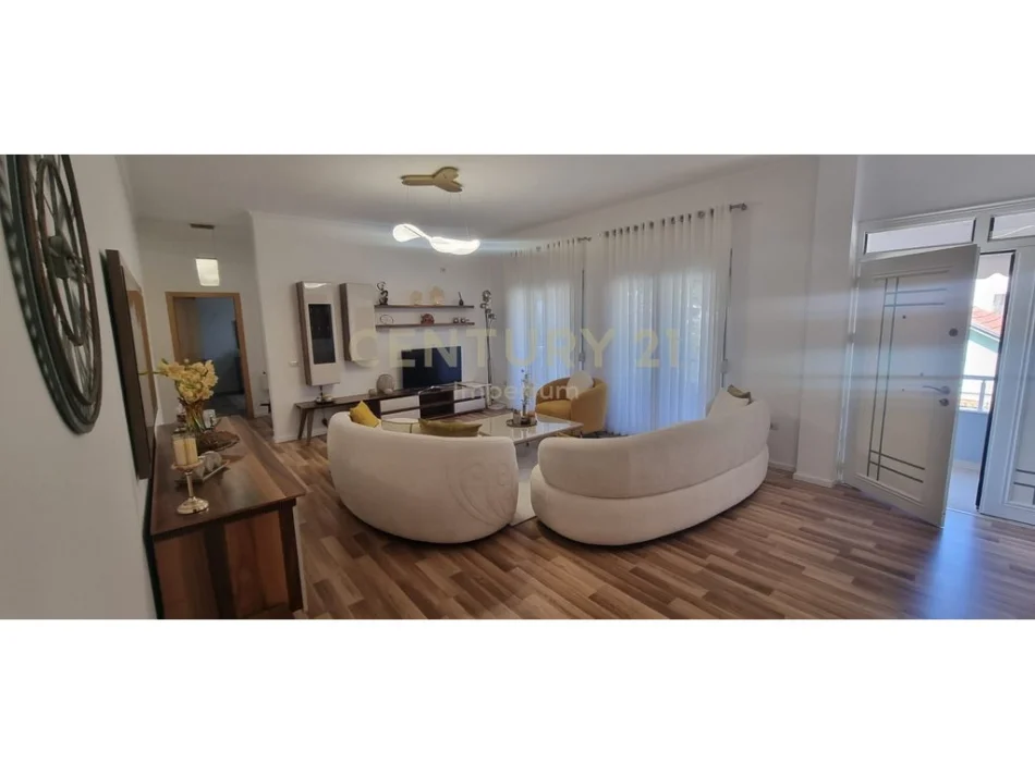 Tirane, shitet Vile 2 Katshe Kati 2, 374 m² 290.000 € (Yrshek)