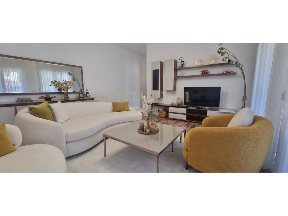 Tirane, shitet Vile 2 Katshe Kati 2, 374 m² 290.000 € (Yrshek)