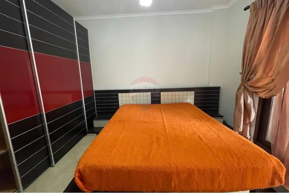 Tirane, jepet me qera apartament 2+1 Kati 2, 120 m² 650 € (Zogu i Zi)