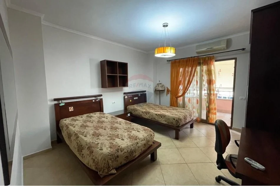 Tirane, jepet me qera apartament 2+1 Kati 2, 120 m² 650 € (Zogu i Zi)