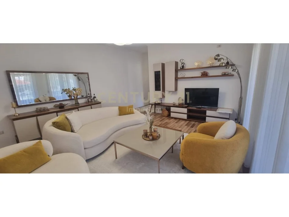 Tirane, shitet Vile 2 Katshe Kati 2, 374 m² 290.000 € (Yrshek)