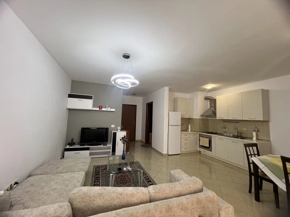 Durres, jepet me qera apartament 1+1+Ballkon Kati 4, 75 m² 450 €