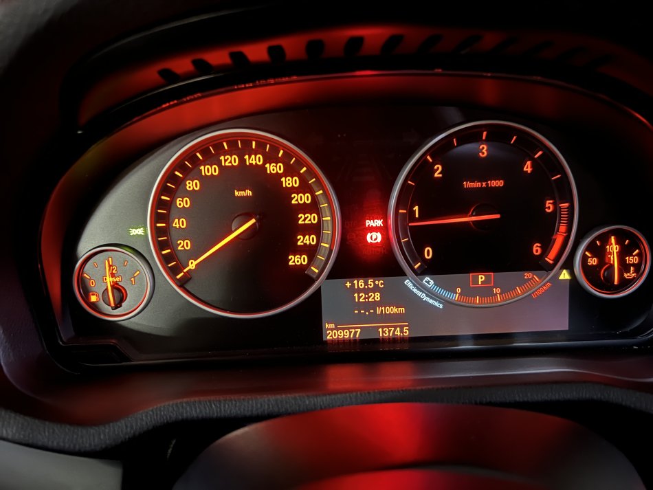 Tirane, shes makine Bmw X3 2013 Nafte, e bardhë automatik Kondicioner 210.000 km 12.000 €
