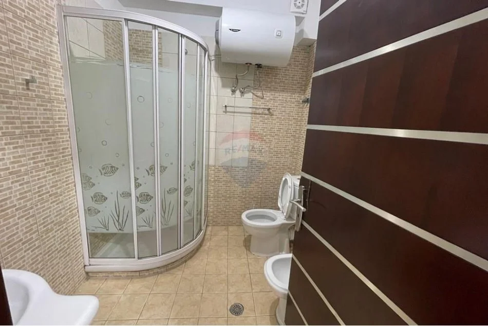 Tirane, jepet me qera apartament 2+1 Kati 2, 120 m² 650 € (Zogu i Zi)