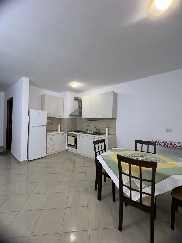 Durres, jepet me qera apartament 1+1+Ballkon Kati 4, 75 m² 450 €