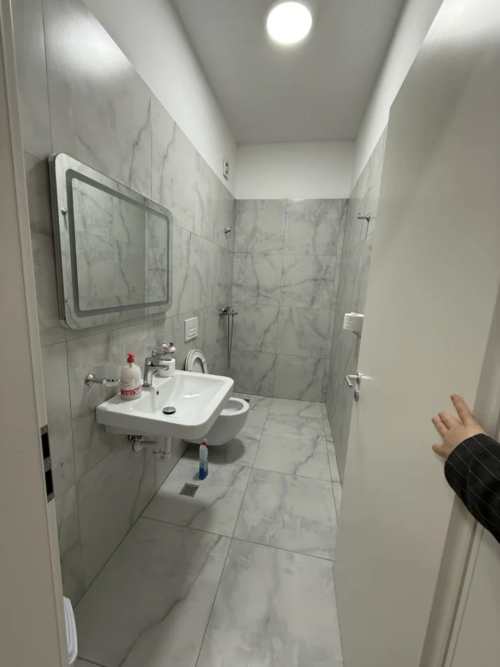 Tirane, shitet apartament 2+1+Ballkon Kati 3, 94 m² 235.000 € (Frosina Plaku)