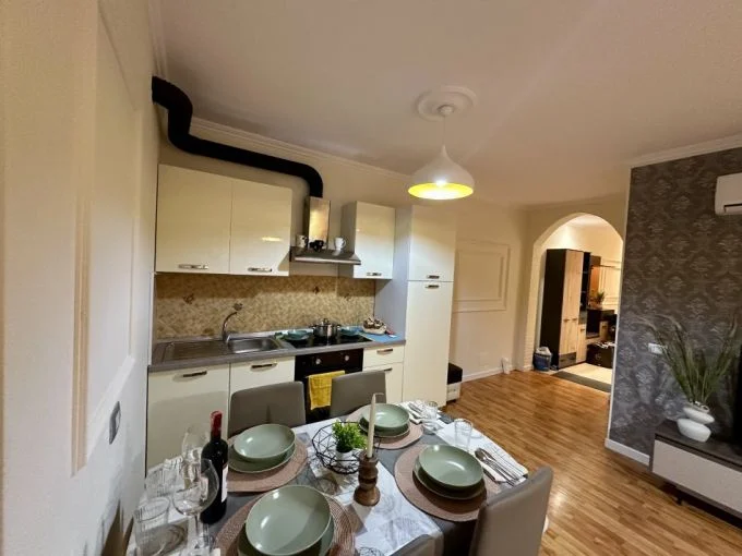 Tirane, jepet me qera apartament 1+1+Aneks Kati 5, 70 m² 670 € (Stadiumi dinamo)