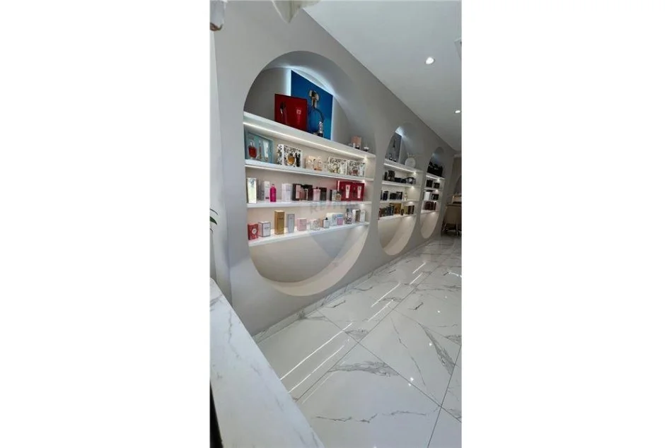 Tirane, shitet ambjent biznesi Kati 0, 60 m² 35.000 € 