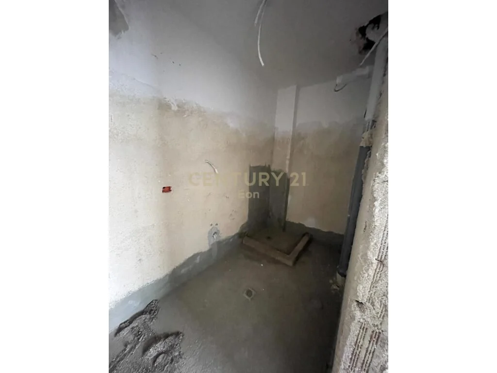 OKAZION!SHITET APARTAMENT 3+1+2+45 M2 VERANDE NE ZONEN E FRESKUT!||800€/m2