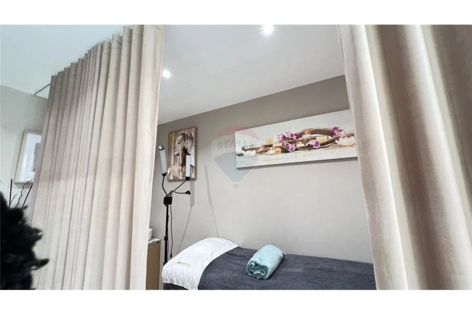 Tirane, shitet ambjent biznesi Kati 0, 60 m² 35.000 € 