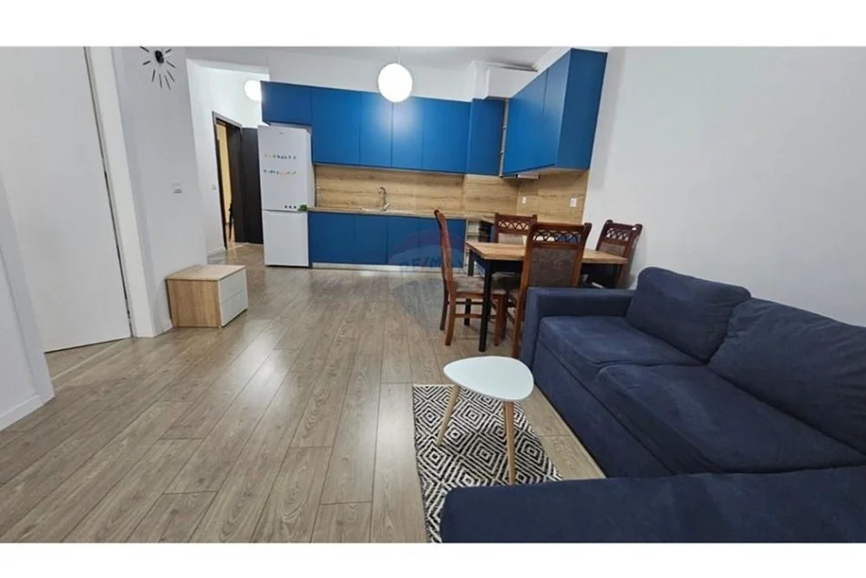 Tirane, jepet me qera apartament 1+1 Kati 7, 71 m² 700 € (Komuna e Parisit - Kompleksi Dinamo,)
