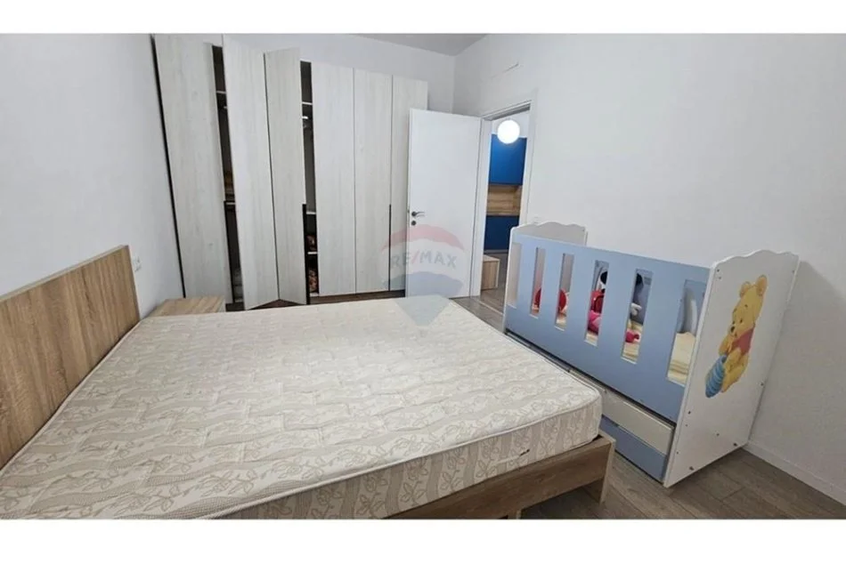 Tirane, jepet me qera apartament 1+1 Kati 7, 71 m² 700 € (Komuna e Parisit - Kompleksi Dinamo,)