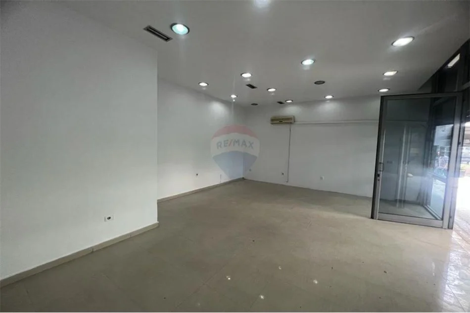 Tirane, shitet dyqan Kati 0, 37 m² 210.000 € 