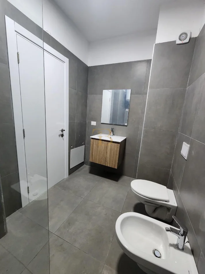 Tirane, jepet me qera apartament 1+1 Kati 11, 76 m² 55.000 € 