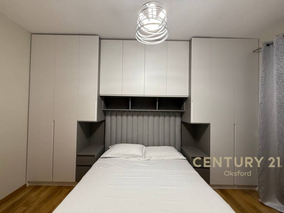 Tirane, jepet me qera apartament 2+1+Aneks+Ballkon Kati 2, 116 m² 1.200 € 