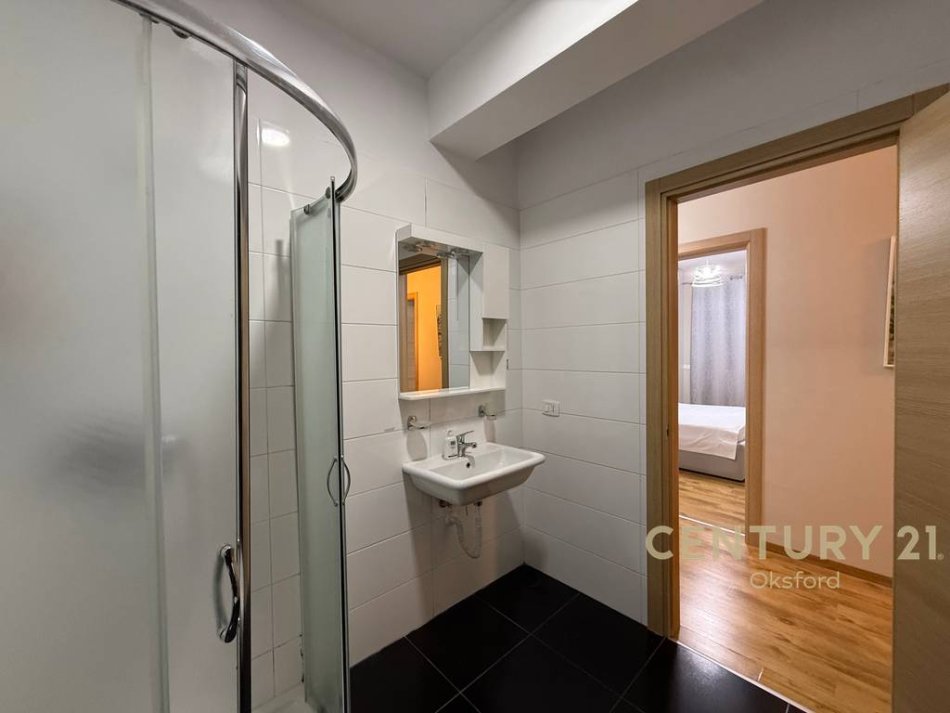 Tirane, jepet me qera apartament 2+1+Aneks+Ballkon Kati 2, 116 m² 1.200 € 