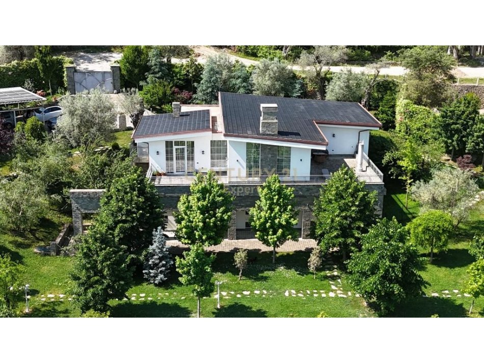 Tirane, jap me qera Vile 3 Katshe , 1.640 m² 3.500 € (DOBRESH)